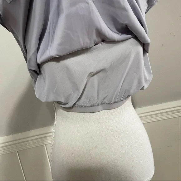 Boston Proper Nikki V-Neck Charmeuse Blouse in Silver Size 14 - Picture 5 of 8